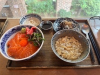 음식이 정말 맛있었던 '작은동경'입니다. 여기는 서울에 위치한... #여행 #서울 #작은동경 #일식 #덮밥 #연어 #차슈 #일본음식 #선릉 #강남 #음식...