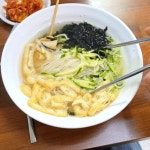 오봉구국수당산공원점 | #오늘여기클립 #오봉구국수 영등포 직장인들의 지갑을 지켜주는 가성비 멸치국수전문점 오봉구국수. 국수 한 그릇에 주먹밥까지 든든하게 먹어도...