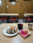 봉그랑한끼 | 깔끔하게, 간단한 한 끼가 필요할 때, 봉그랑김밥 참치김밥 4,000원으로 부담 없이 든든하게 먹기 좋아요. 소박한 맛이 생각날 때 딱! 무침만두도...