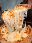 추천드립니다 😃 📍#명동피자 서울특별시 중구 명동10길 41 4층 #seoul #cheesepizza #pizza #치즈피자 #피자맛집 #명동맛집 #명동데이트...