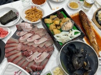 #오늘여기클립 대구 대방어 최애 맛집 형제수산을 다녀왔어요! 대방어 하나 시키면 같이 나오는 안주들이 정말 상다리가 휘어지게 주시니까...