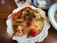 #미미파스타 #웨이팅한시간 #맛있긴함 문어필라프도 단짠감칠맛 킹프런 파스타도 짭찔이맛 마당에 고양이 가족 너무 귀여움