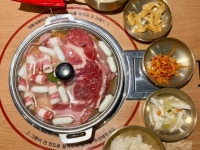 술집 말고, 든든하게 한 끼 먹고 싶을 때 찾은 곳 부대옥 홍대점 상수역·합정역 근처라 접근성 좋고 2층에 있어서 생각보다 조용한 분위기....