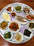 화순제일스포츠아디다스 | 화순 시장에서 단돈, 12.000원으로 푸짐한 돌게장 백반을 먹을 수 있는 '제일정' 사장님의 인심이 넘치는 백반 맛집이라 배도 든든! 맛도 든든!...