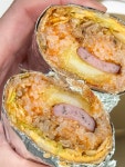 부리또🌯 부리또 알바 시절을 떠올리며 만든 부리또! 또띠아를 작은걸 사서 다 터지고 난리였는데 생각보다 맛있게 나온거 있죠 :) 부리또는 역시...