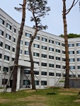 세븐일레븐 청주대캠퍼스점 | 푸릇푸릇함이 가득한 #청주대학교 카페에 방문 했다가 바로 옆이 청주대라 구경하기🌿 근데 여기도 경사가 심한 편이구나..💦 - #대학교 #청주대...