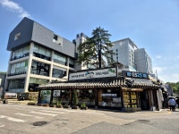 GS25전주서호점 | #오늘클립챌린지 #전주한옥마을 #편의점 #gs25 #특산물 전주 한옥마을엔 특산물을 파는 편의점이 있다! 편의점이지맘 모주를 팔고 있다 한옥마을...