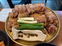 제주까망돼지모래네점 | 21 여미지하우스 1층 • 영업시간: 11:30~23:00 • 전화: 0507-1316-6543 #까망돼지중문점 #제주까망돼지 #제주중문맛집 #제주흑돼지맛집