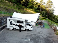 탁구장까지 완비되어 온 가족이 즐기기 딱 좋아요. 매점에서는 술, 커피, 아이스크림은 물론 고기 주문도 가능하고, 치킨 배달까지 OK🍗 무거운...