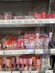 어뮤즈코스(AMUSECOS) | 출시된 어뮤즈 산리오 틴트, 미니틴트도 있었어요! 15분 정도... 하시네요) #망원동 #오프뷰티 #뷰티 #kbeauty #망원핫플 #망원역 #쇼핑코스...