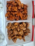 미쳐버린파닭.푸존두마리치킨.고기랑떡볶이 | 파는 따로 넣어달라고 했는데 양이 진짜 많다!!! 고기도 듬뿍 소스도 듬뿍 파도 듬뿍😆 최고최고👍 #미쳐버린파닭 #원주치킨 #원주닭강정 #파닭맛집