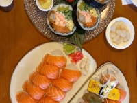 #오늘여기클립 #참새초밥 친구랑 너무 맛있게 먹었던 참새초밥 오픈런해서 대기는 없었음 가면서 보니 대기장소도 따로 있는 것 같았다!
