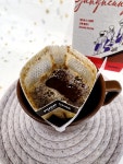 Pishon똥커피핸드드립커피전문점&편집샾(용인본점) | ☕️테라로사 커피공장 강릉본점 ✅️갤러리가 연상되는 쾌적한... ✅️강릉 드립백 블렌드 세트 10개입 18,000원에 구매해서 집에서 마셔봤는데...