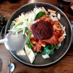 있었지만 가게가 넓은 편이라 약 30분 정도 기다리고 들어간 것 같네요 확실히 맛있습니다👍#닭갈비맛집인정#닭갈비#통나무집닭갈비#오늘여기클립