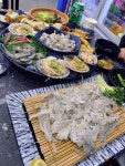 진도수산잡어세꼬시 | 우리동네에서… 제일 맛있는 횟집👍👍👍 광어 세꼬시와 해물모둠으로 츄릎🥢🥢🥢 아들과 둘이 데이트 중입니닷🍣🍱🦪🥗🥙