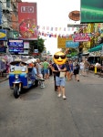 카오산 거리(태국어: ถนนข้าวสาร... 카오산 로드는 300m도 채 안 되는 거리이나... 여행자들에게 카오산 로드는 반드시 거쳐야...