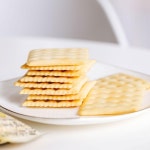 하태부분정비하태소금포장 | 차얀 소다 크래커 소금 바다 맛 개별 봉지 각각 2.82온스 뉴질랜드 버터를 곁들인 바삭한 스낵 포장 부분 : 젤블블랙