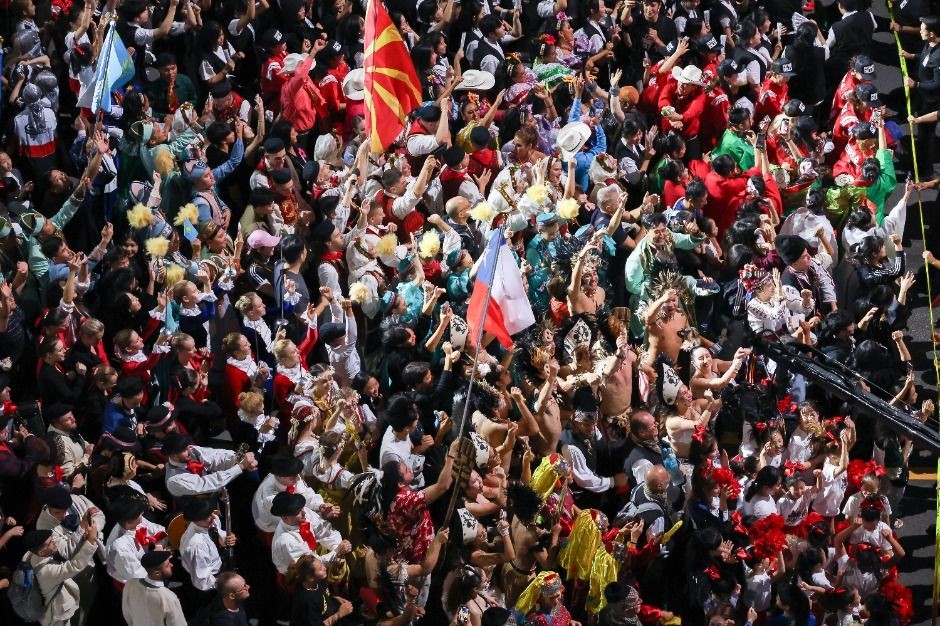 천안 흥타령 춤축제 관람객들이 춤을 감상하는 모습