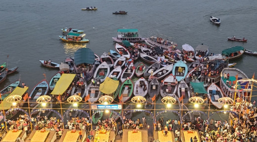인도 바라나시 여행 : 매일 밤 펼쳐지는 갠지스 강의 축제 아르띠뿌자