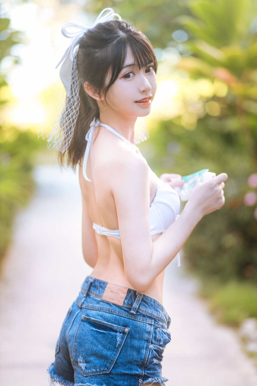 COSER女菩萨“鳗鱼霏儿” 海边比基尼写真在线看 觅爱图采集发布miaitu.top[17]