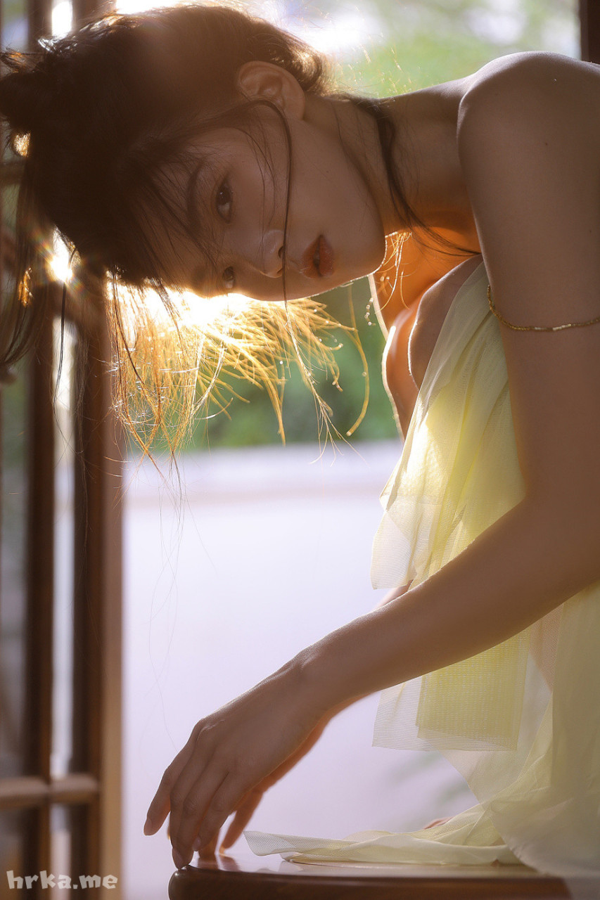 微博@大脸儿呀-：这种私房写真太让人着迷了