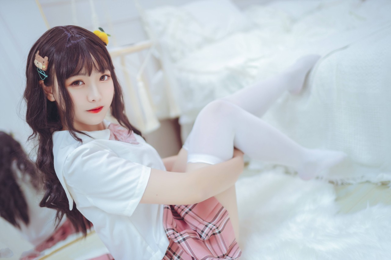 Lovely呆玄：过膝白.丝主题写真美图_觅爱图在线看 [39]