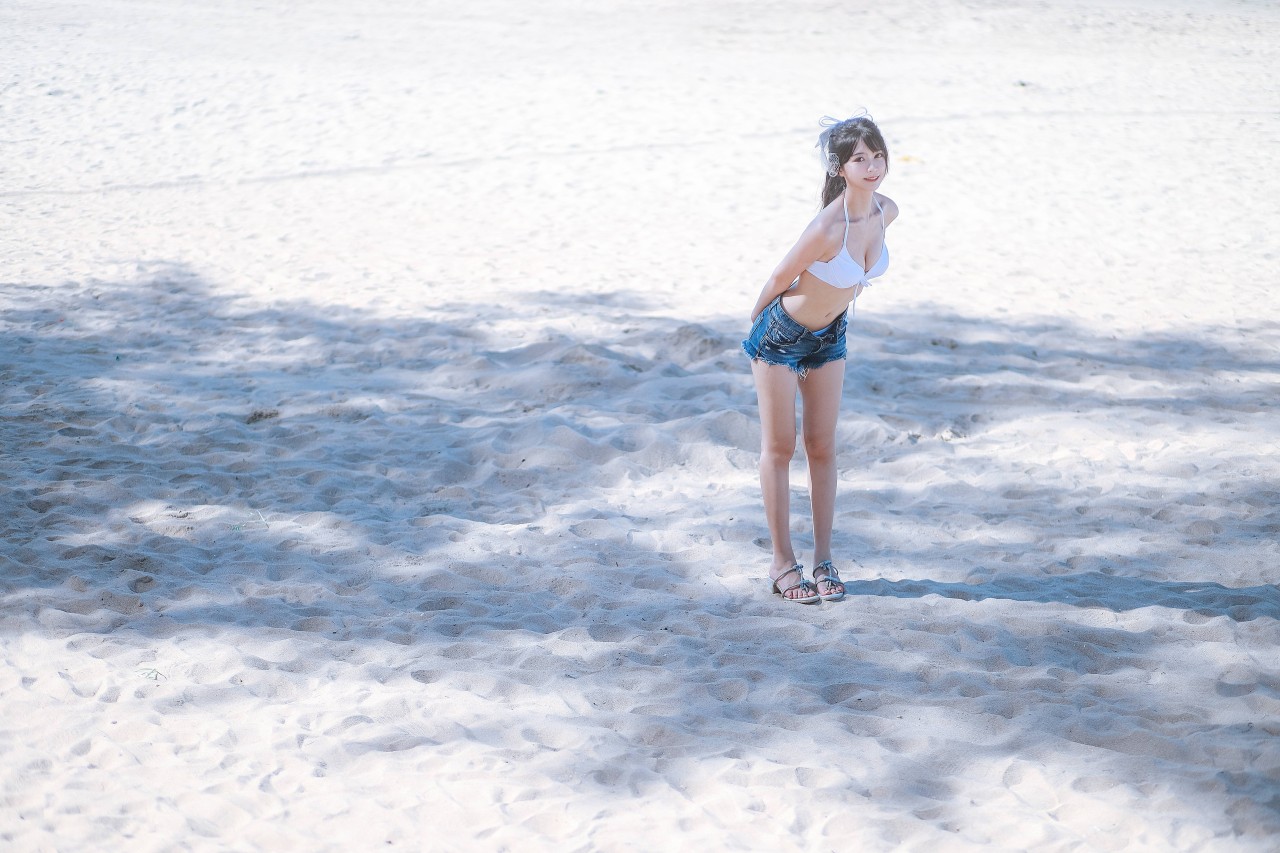COSER女菩萨“鳗鱼霏儿” 海边比基尼写真在线看 觅爱图采集发布miaitu.top[23]