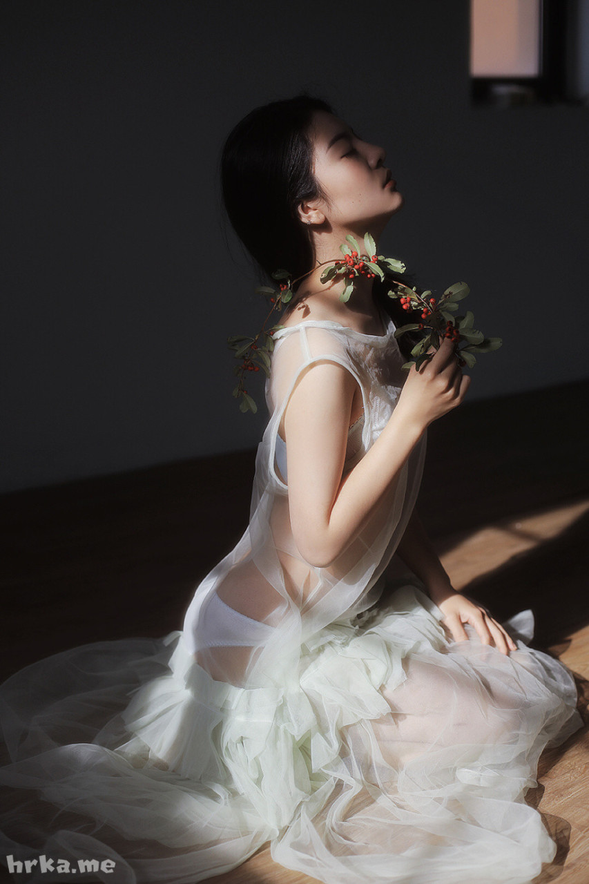 微博@大脸儿呀-：这种私房写真太让人着迷了