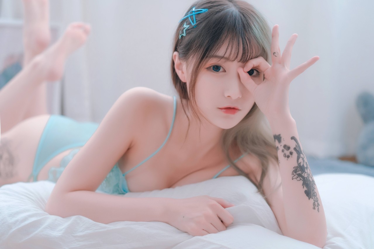 铁板烧鬼舞w _草莓、死库水、露背 三套在线看_觅爱图在线看图 [25]