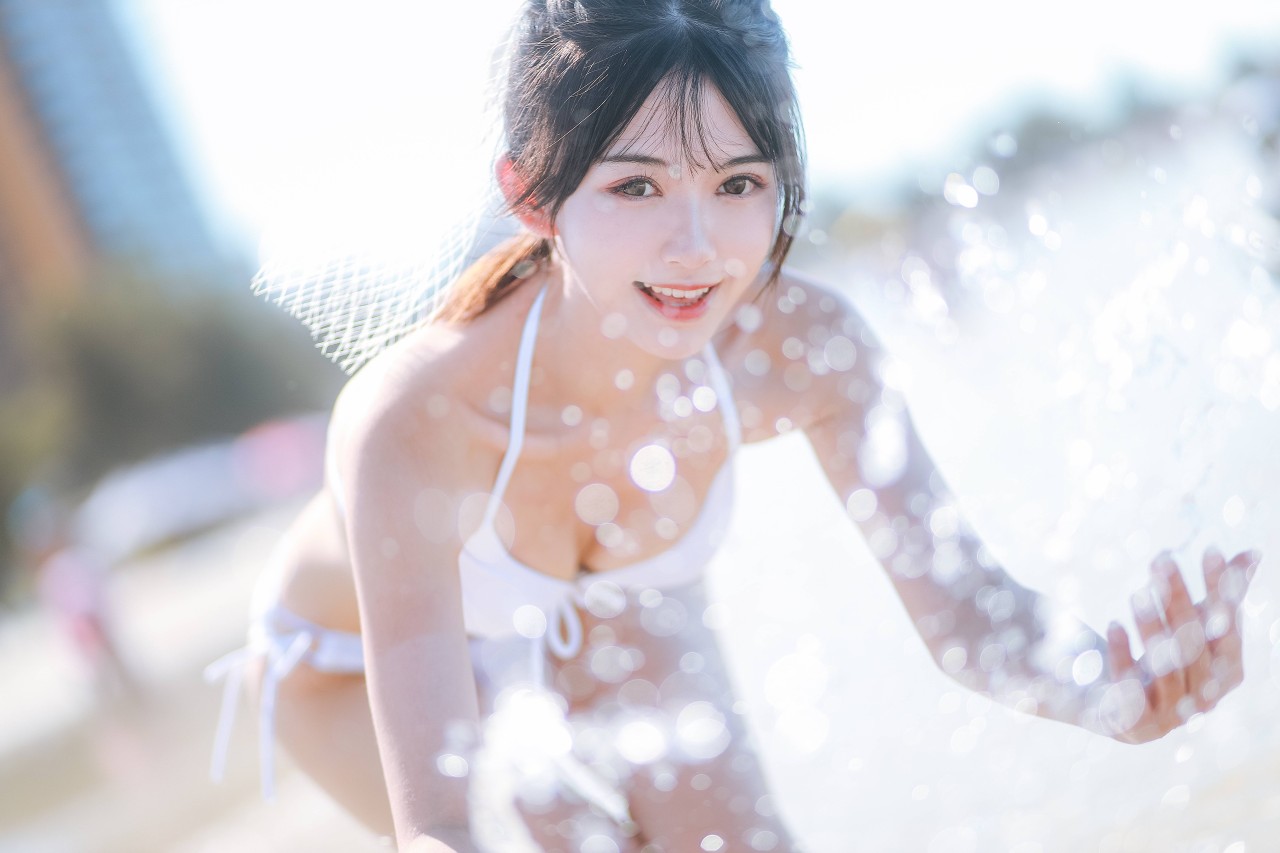 COSER女菩萨“鳗鱼霏儿” 海边比基尼写真在线看 觅爱图采集发布miaitu.top[15]