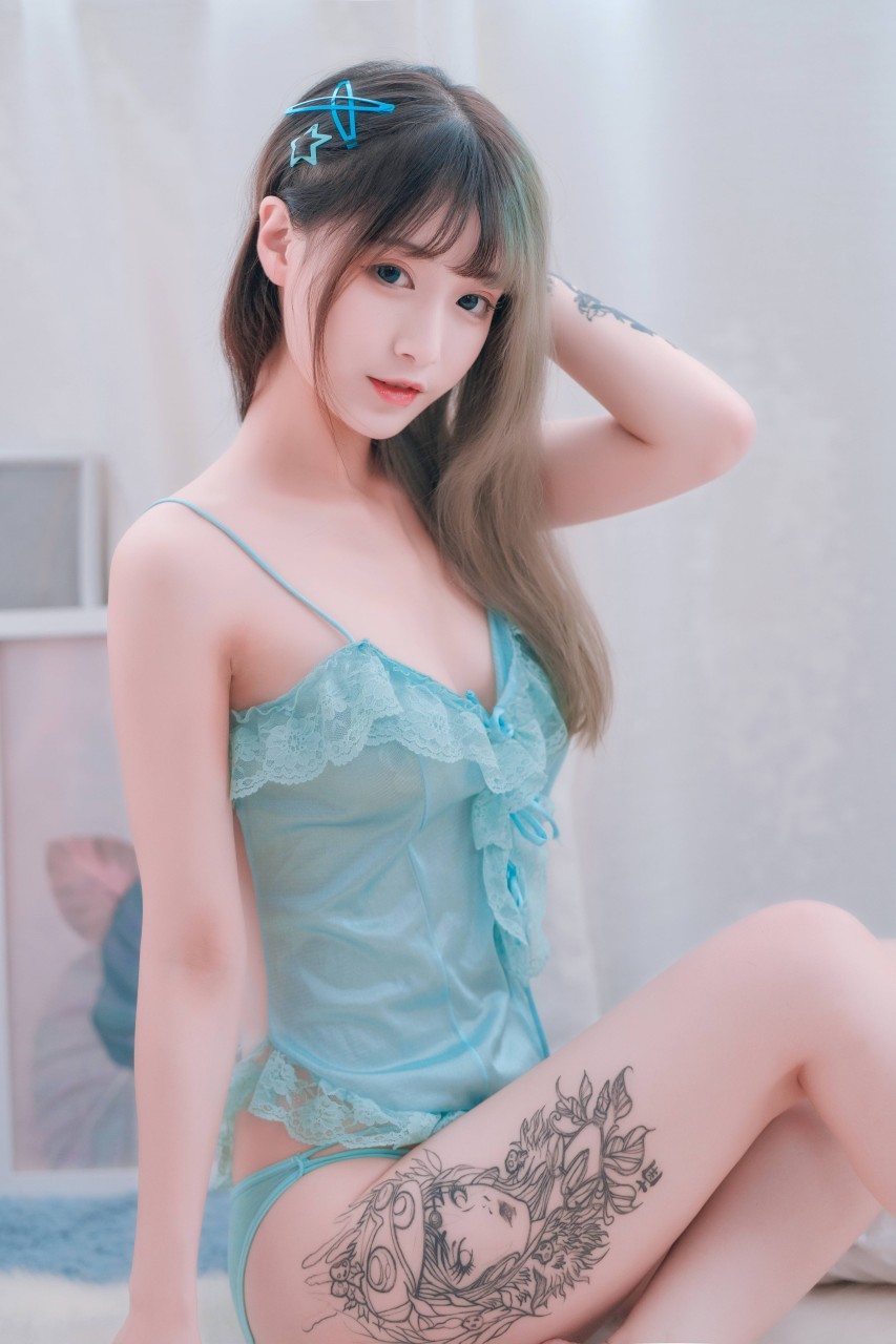 铁板烧鬼舞w _草莓、死库水、露背 三套在线看_觅爱图在线看图 [23]