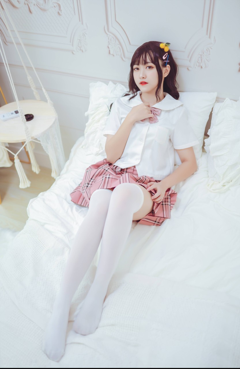 Lovely呆玄：过膝白.丝主题写真美图_觅爱图在线看 [26]