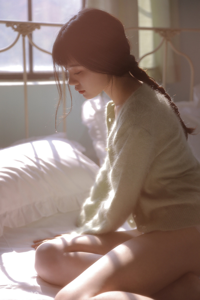 微博@大脸儿呀-：这种私房写真太让人着迷了