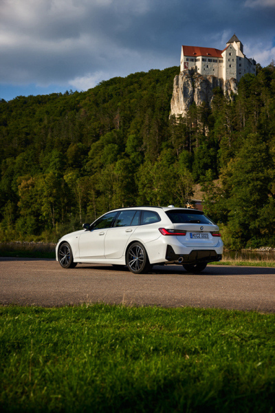 2023 BMW 3시리즈 투어링 제원 색상 가격 연비 특징 리뷰