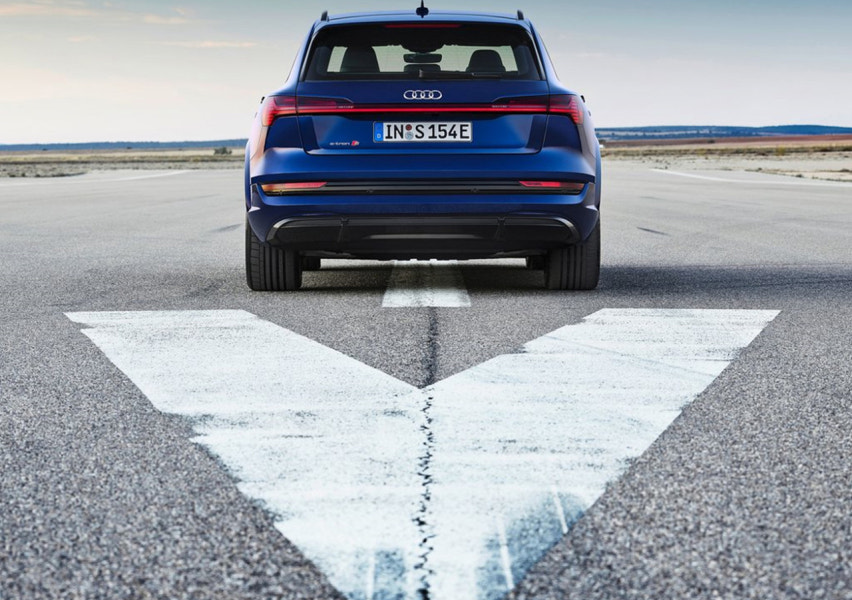 2023 아우디 e-트론 S 연비 색상 제원 가격 사진 리뷰