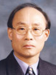 전 교수 김수안사진