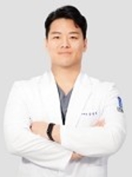 의사 김성욱사진