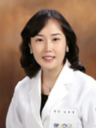 의사 김유정사진