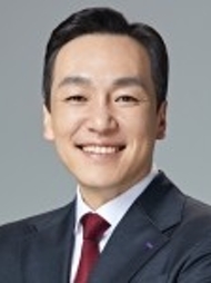정당인 김민수사진