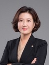 변호사 김현지사진