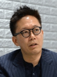 대학교수 김윤성사진