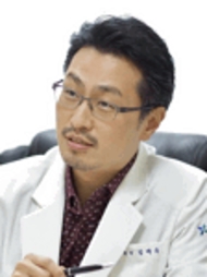 의사 김재욱사진