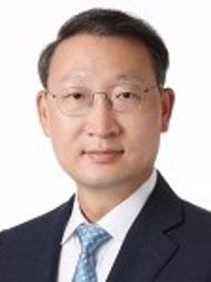 변호사 김우석사진