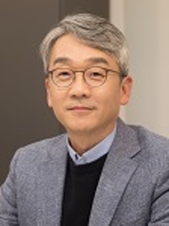 연구기관단체인 김석진사진