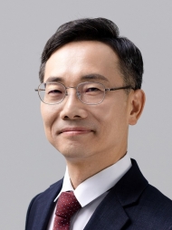 대학교수 김영하사진