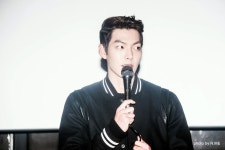 131117 영화 친구2 롯데시네마 대전 무대인사 김씨JPG - 김우빈 갤러리 131117  영화 친구2 롯데시네마 대전 무대인사 김씨JPG - 김우빈... 