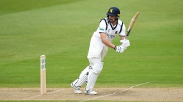 Warks 148/0  (37.0 ov, DP Sibley 37*, WMH Rhodes 102*, MJ Henry 0/35) - Stumps | Match Report | ESPNCricinfo