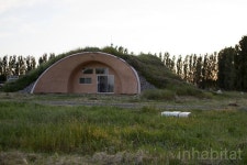PHOTOS: Earth-Sheltered Formworks Farmhouse Rises in California’s Central Valley Eatwell Farm farmhouse by Formworks Building... 