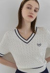 LF스퀘어 공식 온라인몰 [나인](T-6654)클래시 자수 케이블 V넥 니트