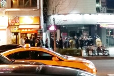 뽐뿌:자유게시판 - 잠실새내역 다코야끼집 손님들이 줄서서 사먹는 이유 잠실새내역 다코야끼집 손님들이 줄서서 사먹는 이유